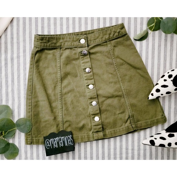 H&M Dresses & Skirts - H&M Mini Skirt